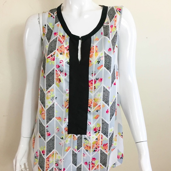 CAbi Tops - CABI Women’s Tunic Top Size Medium Grey Floral